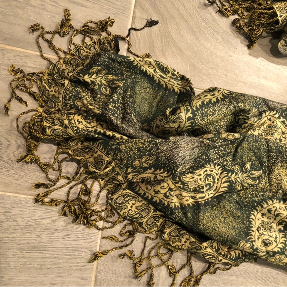 Authentic Turkish silk paisley Shaw - Picture 3 of 9